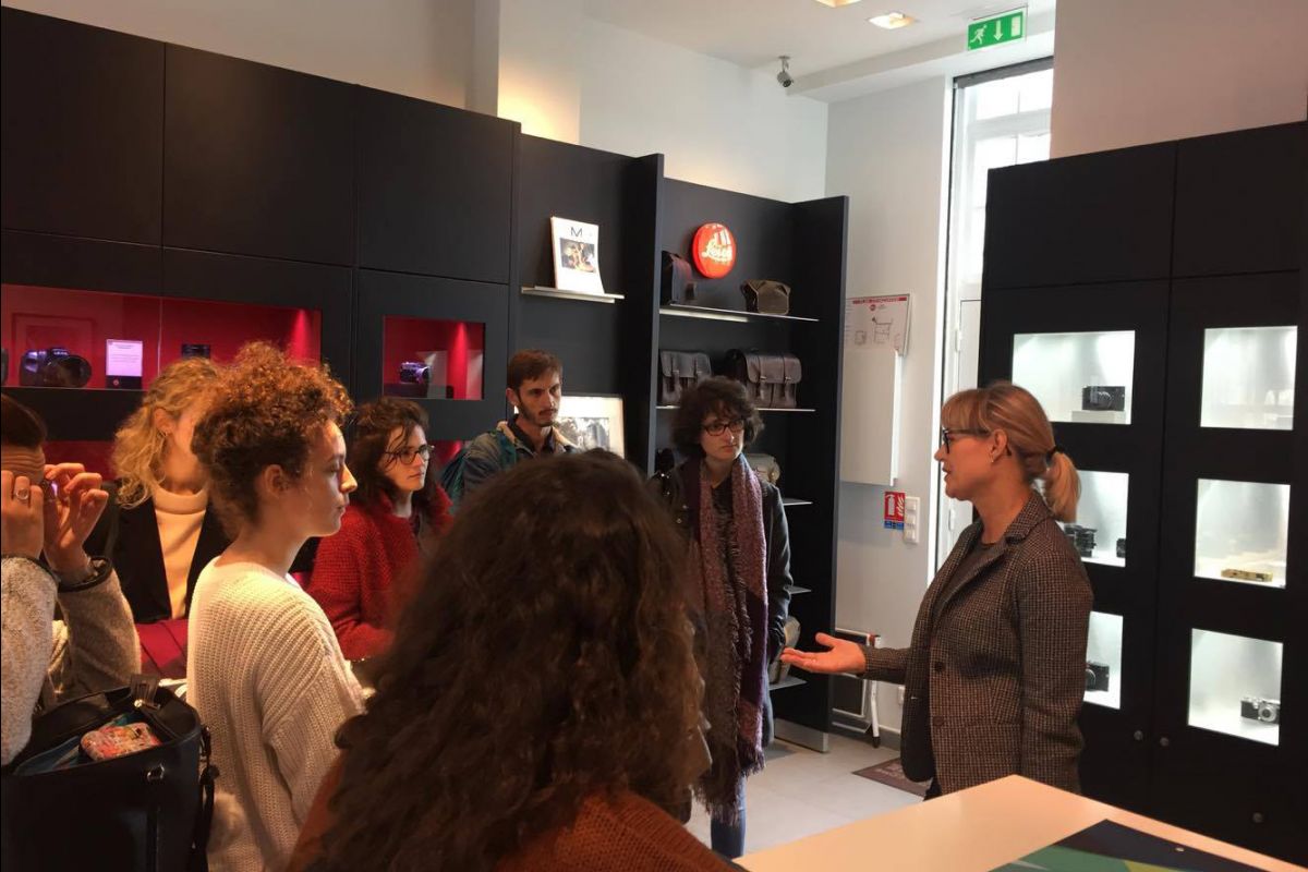 Simone Klein devant les étudiants de Sciences Po